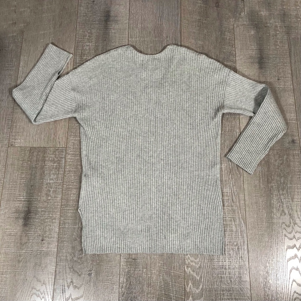 Abercrombie & Fitch Women’s V-Neck Rib Sweater Size XS - Picture 2 of 4